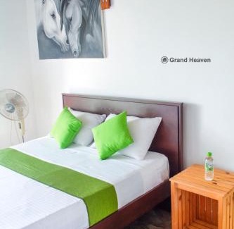 Yatinuwara Cama Y Desayuno | Grand Haven Luxury Villa