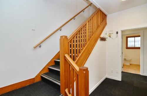 Christchurch City Centre Villa | Grand Heritage 5 BRMs CBD villa with carparks