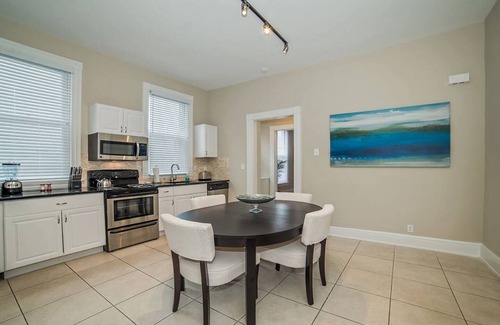 Walnut Hills Apartamento | Grand Historic 2 Bedroom Apartment Near Eden Park