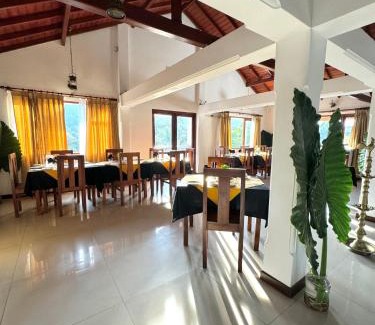 Sirimalwatta Hotel | Grand Kandy Villa