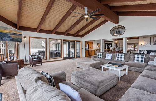 Big Bear Lake Casa | Grand Lakefront Escape