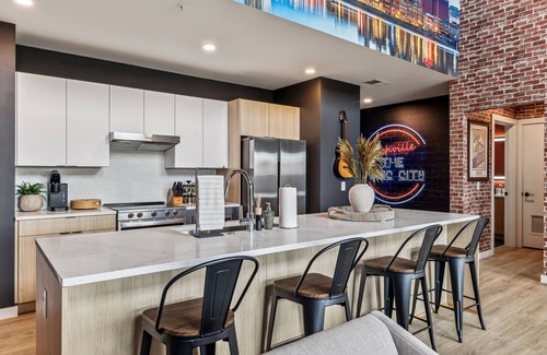 Downtown Nashville Condominio | Grand Ole Nashville Downtown- Walk to Broadway with Pool, Gym, Parking