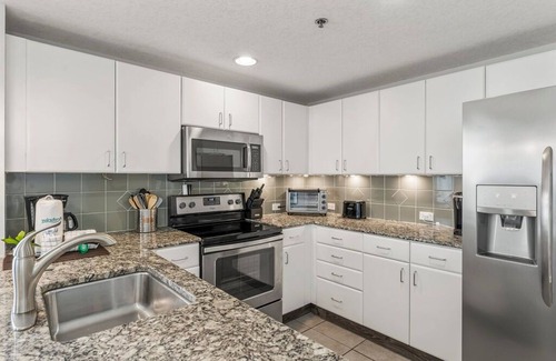 Panama City Beach Condominio | Grand Panama 1601 "Sunset Point" Gulf Front West Corner. Views for Miles. 3Br
