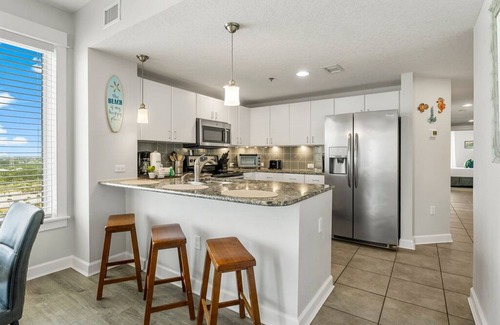 Panama City Beach Condominio | Grand Panama 1601 "Sunset Point" Gulf Front West Corner. Views for Miles. 3Br