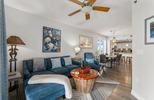 Panama City Beach Condominio | Grand Panama 1601 "Sunset Point" Gulf Front West Corner. Views for Miles. 3Br