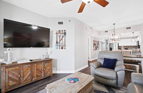 Panama City Beach Condominio | Grand Panama 2007! Direct Gulf Front Nicely decorated, large balcony, sleeps 6
