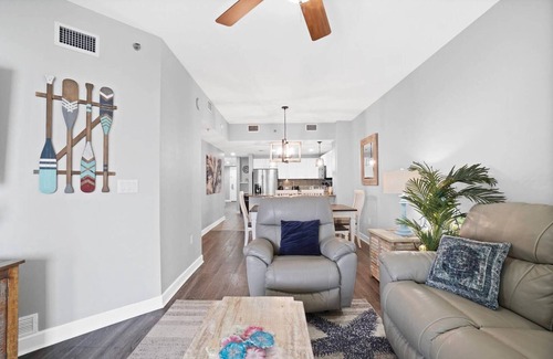 Panama City Beach Condominio | Grand Panama 2007! Direct Gulf Front Nicely decorated, large balcony, sleeps 6