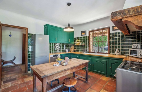 Callas Villa | Grand Provencal 5-Bedroom Stone Villa with Pool