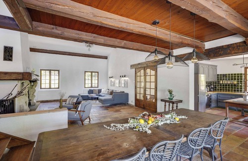 Callas Villa | Grand Provencal 5-Bedroom Stone Villa with Pool