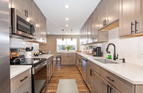 Fox Valley Casa | Grand Retreat/5 Bedrooms/Game Room