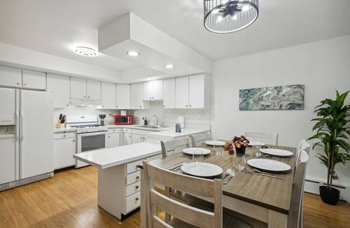 Michigan City Casa | Grand Reunion House 1 / Hot Tub / Pet Friendly / Duplex