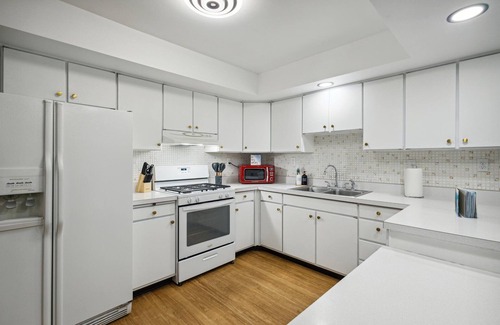 Michigan City Casa | Grand Reunion House 1 / Hot Tub / Pet Friendly / Duplex