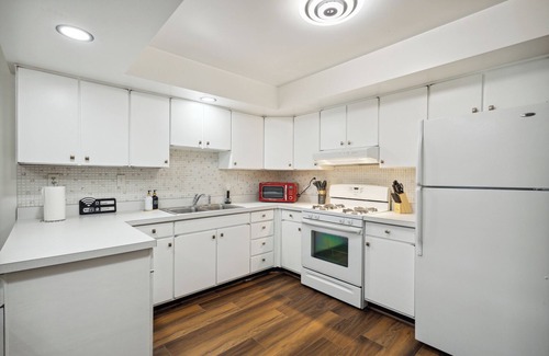 Michigan City Casa | Grand Reunion House 2 / Hot Tub / Pet Friendly / Duplex