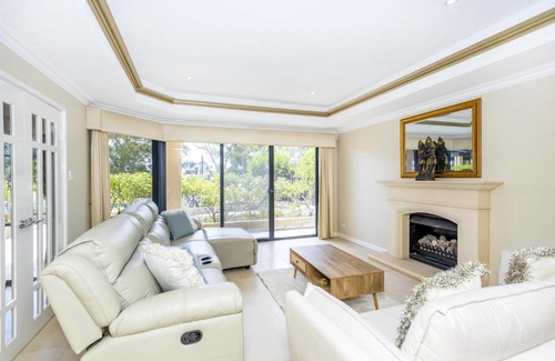 Ascot Casa | Grand Riverview Manor with pool & river access - EXECUTIVE ESCAPES