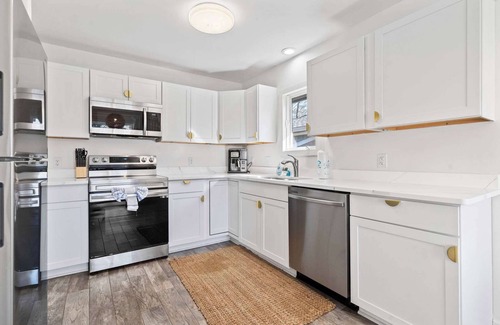 Myrtle Beach Casa | Grand Safari House: Hot Tub, Broadway at the Beach