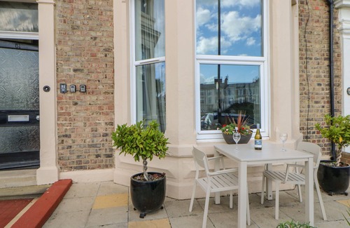 Tynemouth Cabaña | GRAND SEA VIEW, romantic, character holiday cottage in Tynemouth