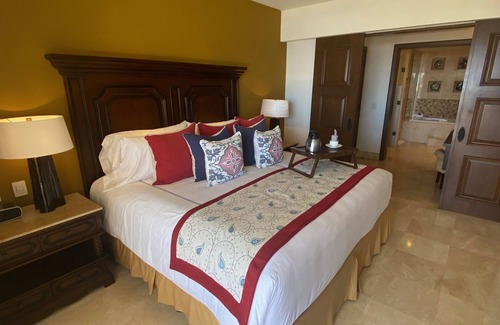 Marina Complejo | Grand Solmar Lands End - Ocean Front Resort - Grand Master Suite - Golf Access