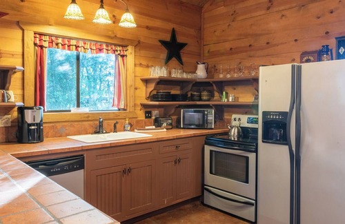 Brenham Casa | Grand Spa features Private Hot Tub, Shuffle Board, Disco Ball at Scenic Hill Retreat