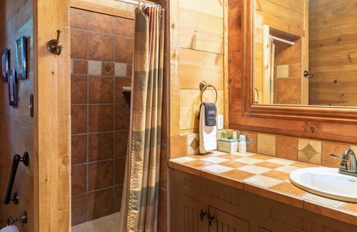 Brenham Casa | Grand Spa features Private Hot Tub, Shuffle Board, Disco Ball at Scenic Hill Retreat