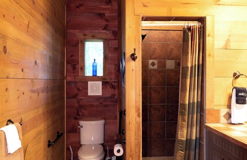 Brenham Casa | Grand Spa features Private Hot Tub, Shuffle Board, Disco Ball at Scenic Hill Retreat