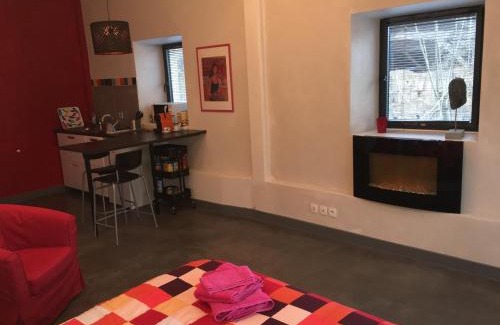 Venon Apartamento | Grand studio au calme à la campagne, tout prés de la ville !