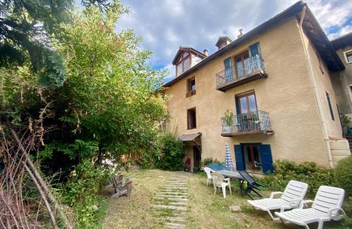 Briancon Apartamento | Grand studio classé 4 étoiles avec jardin et garage vélo, moto