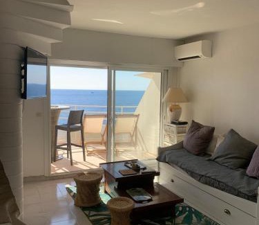 Le Trayas Apartamento | Grand studio terrasse vue mer pieds dans l'eau piscine