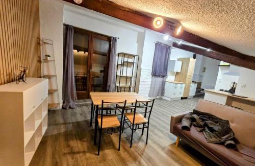 Foix Apartamento | Grand T3 Wifi 2 chambres 82m2 centre Foix stationnement devant le logement