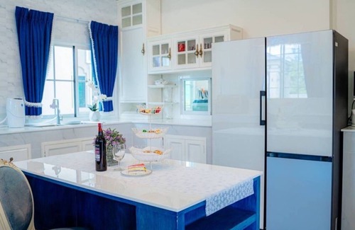 Saen Suk Casa | Grand Texan Mansion Retreat