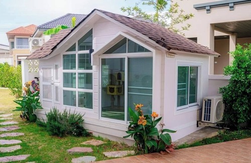 Saen Suk Casa | Grand Texan Mansion Retreat