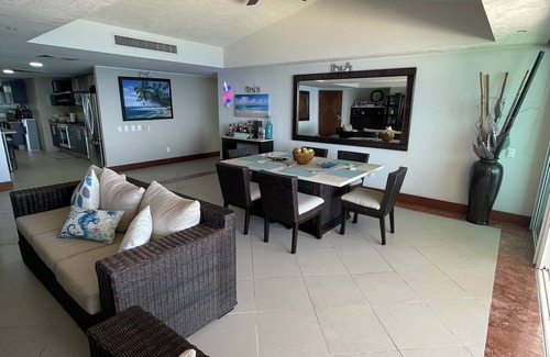 Colonia 5 de Diciembre Condominio | GRAND VENETIAN, OCEAN FRONT CONDO