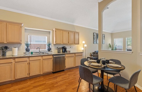 Far North Dallas Casa | Grand Venture - Jacuzzi Tub/Playground/Pool table!