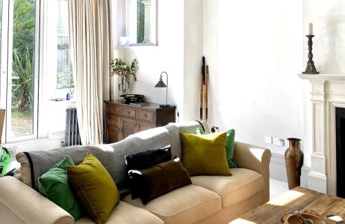 Ryde Casa | Grand Victorian family home - nestled between woodland and beach