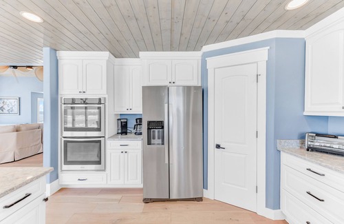 Ocean Isle Beach Complejo | GRAND VIEW OCEAN FRONT RESORT The Best in OIB Pool ,Putt Putt & basketball court