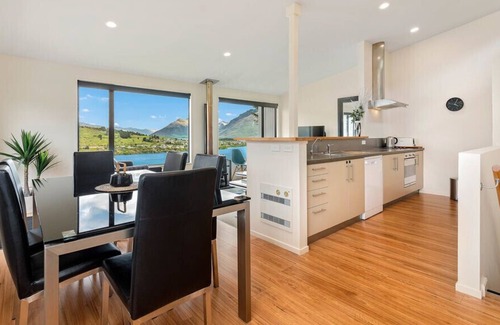 Queenstown Cabaña | Grand View Queenstown - Queenstown Holiday Home