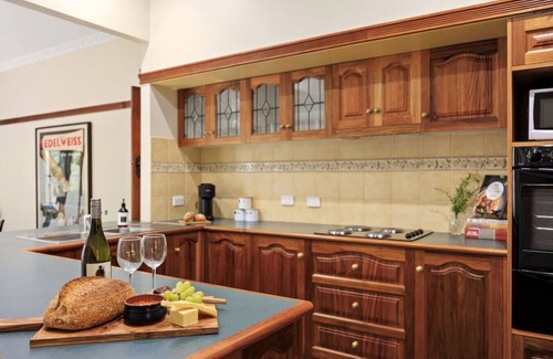Warburton Casa | Grand View with Spa & Sauna