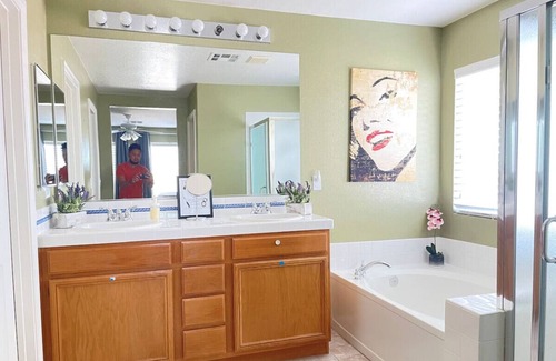 North Las Vegas Casa | Grand Villa-4room 7beds 3bath