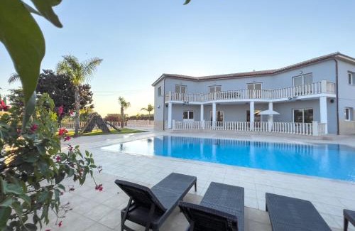 Paralimni Villa | Grand villa Lynn seaview Ayia Napa