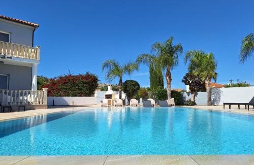 Paralimni Villa | Grand villa Lynn seaview Ayia Napa