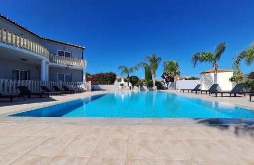 Paralimni Villa | Grand villa Lynn seaview Ayia Napa
