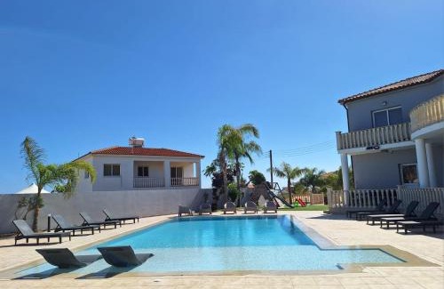 Paralimni Villa | Grand villa Lynn seaview Ayia Napa