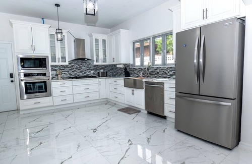 Nassau Villa | Grand Villa - steps from sandy beaches, golfing, 5 star restaurants & Waterparks