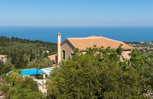 Kavallos Villa | Romántica villa de lujo con piscina privada, vistas panorámicas al mar y soñadora puesta de sol