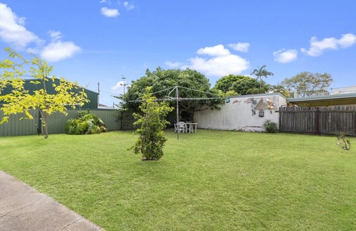 Bellara Casa | Grandads Beach House