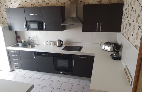Saint-Jouin-de-Marnes Casa | Grande Maison des Tournesols. Casa rural de 5 dormitorios con piscina privada climatizada, capacidad para 11