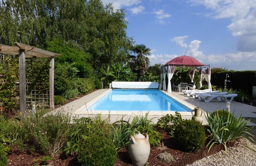 Saint-Jouin-de-Marnes Casa | Grande Maison des Tournesols. Casa rural de 5 dormitorios con piscina privada climatizada, capacidad para 11