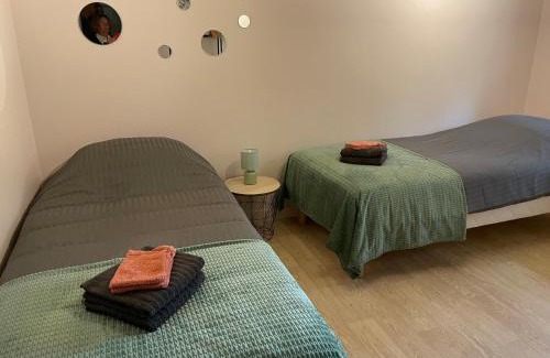 La Chartre-sur-le-Loir Casa | Grande Maison en Bord de l'Eau avec Jardin - 6 Chambres, Proche Commerces - FR-1-410-442