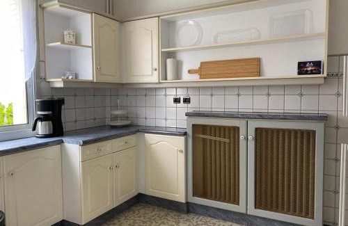 La Chartre-sur-le-Loir Casa | Grande Maison en Bord de l'Eau avec Jardin - 6 Chambres, Proche Commerces - FR-1-410-442
