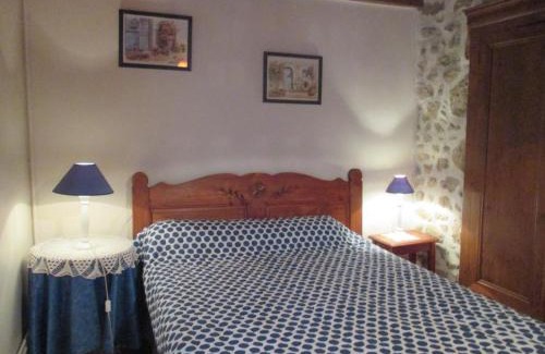 Marcillat-en-Combraille Casa | Grande maison en pierres avec jardin clos, proche des stations thermales et des Volcans d'Auvergne - FR-1-489-198