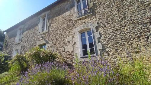 Rosporden Casa | Grande maison 20 min plage, 14 personnes, 5 SDB, literie grand confort